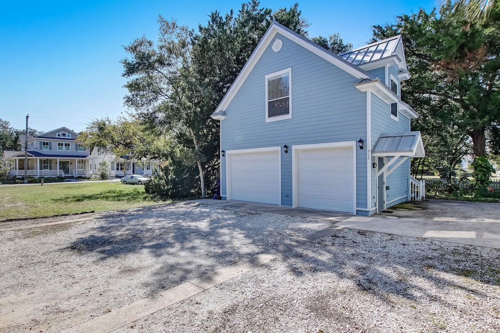 313 New Street 1 Bedroom Apts by RedAwning view 4