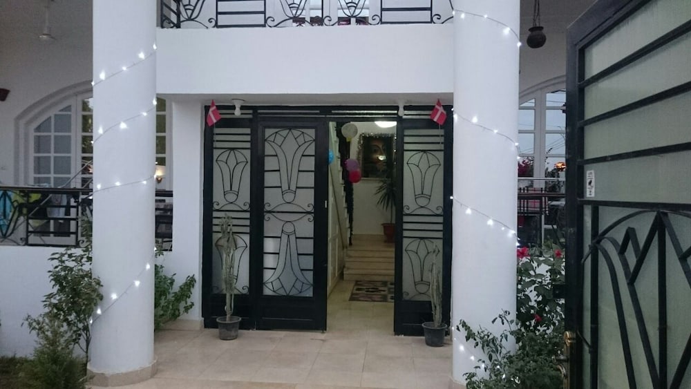 Lotus Lis House