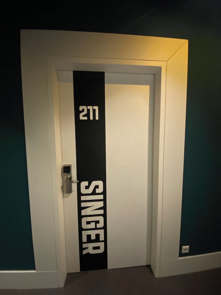 Singer109 Hostel