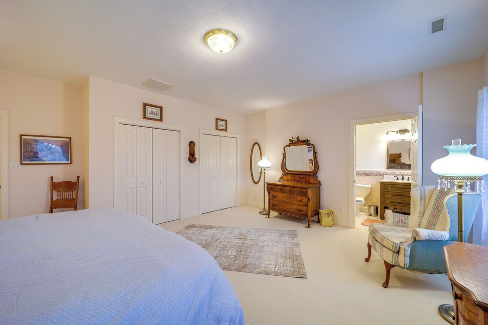 Immaculate Boone Villa w/ Entertainment Lounge! view 4