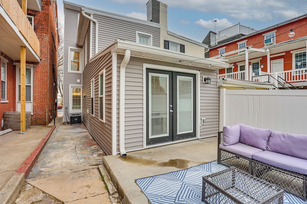 Family-friendly Townhome w/ Patio in Columbia!