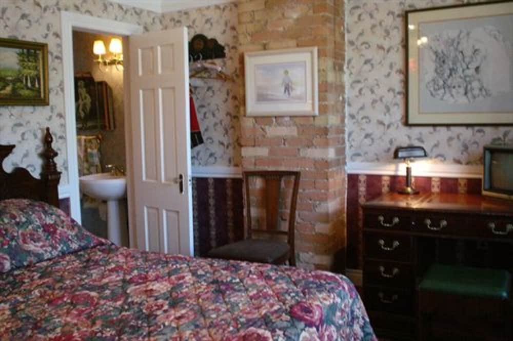 Pimblett's Downtown Toronto B&B - Image 2