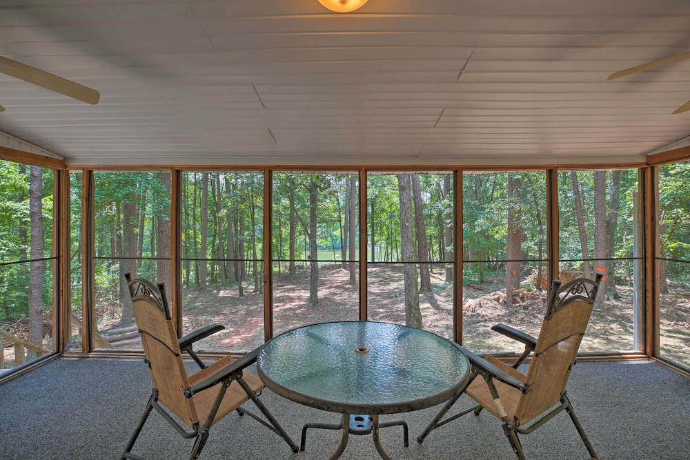Pet-friendly Toccoa Home w/ Deck  Lake Access! - Property Image 6