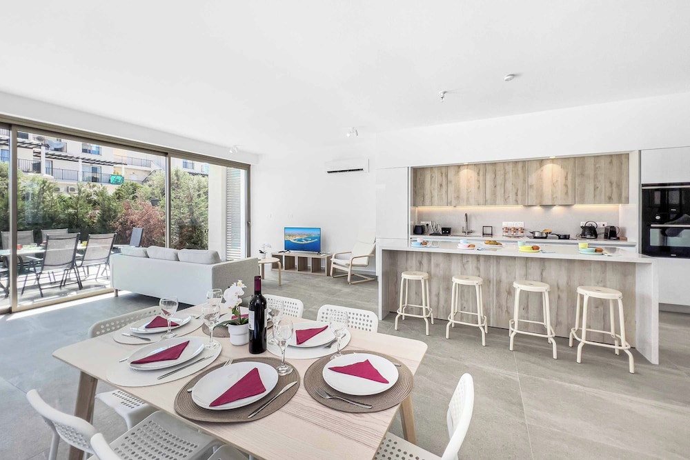 Azure Seaview Garnet Villa