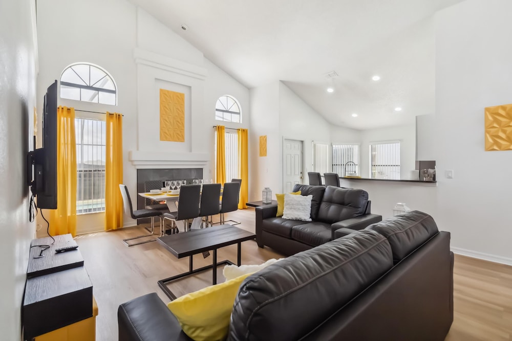 5/3 Private Pool House Near all Famous Attractions!!!