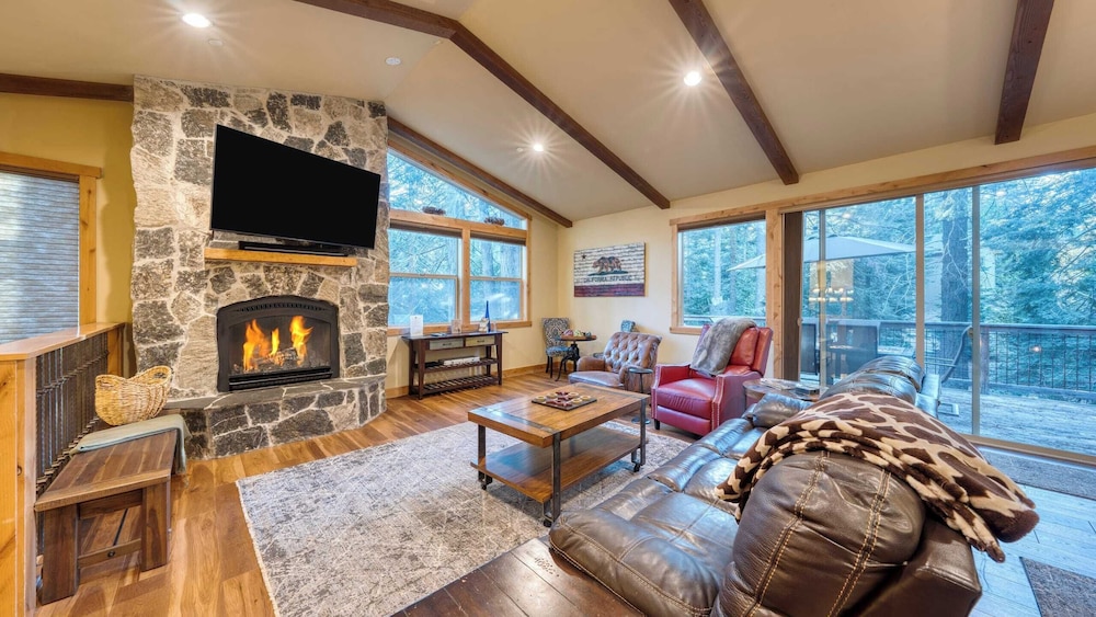 Cozy Tahoe Retreat w/ Hot Tub, Movie Room & Forest Views Tahoma Getaway by Avantstay