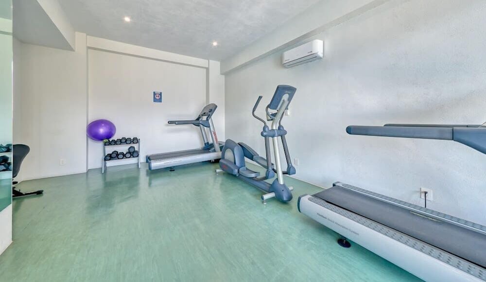 1BR Apartment - Private Balcony - Pool - Gym