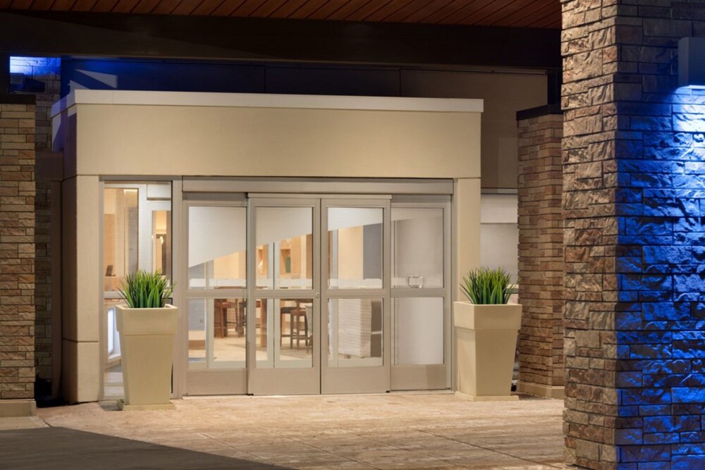 Holiday Inn Express and Suites Muncie Northwest by IHG