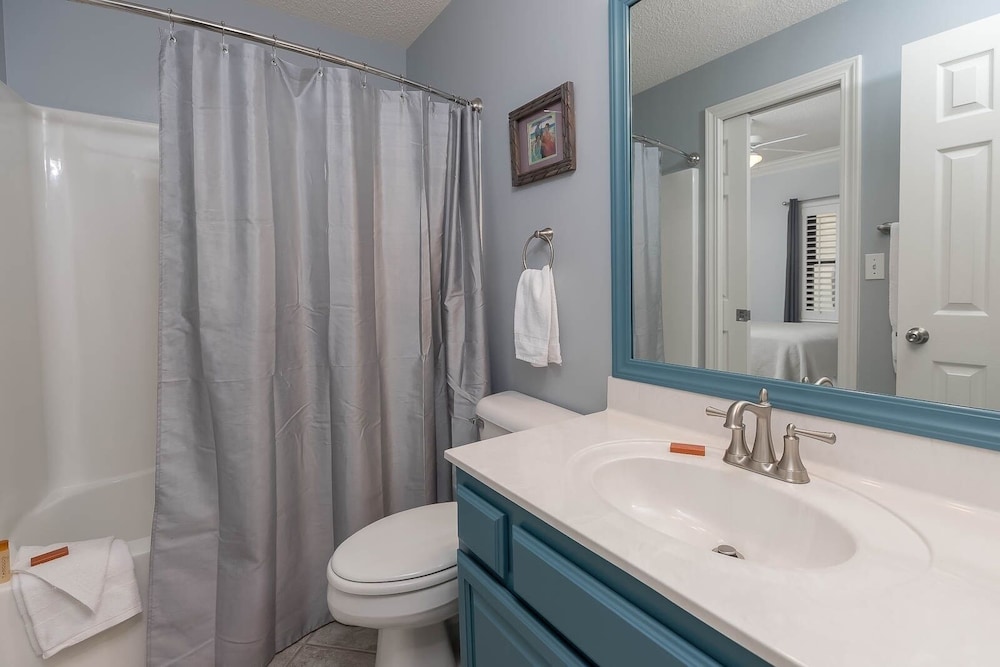 Phoenix Vi 61103 3 Bedroom Condo