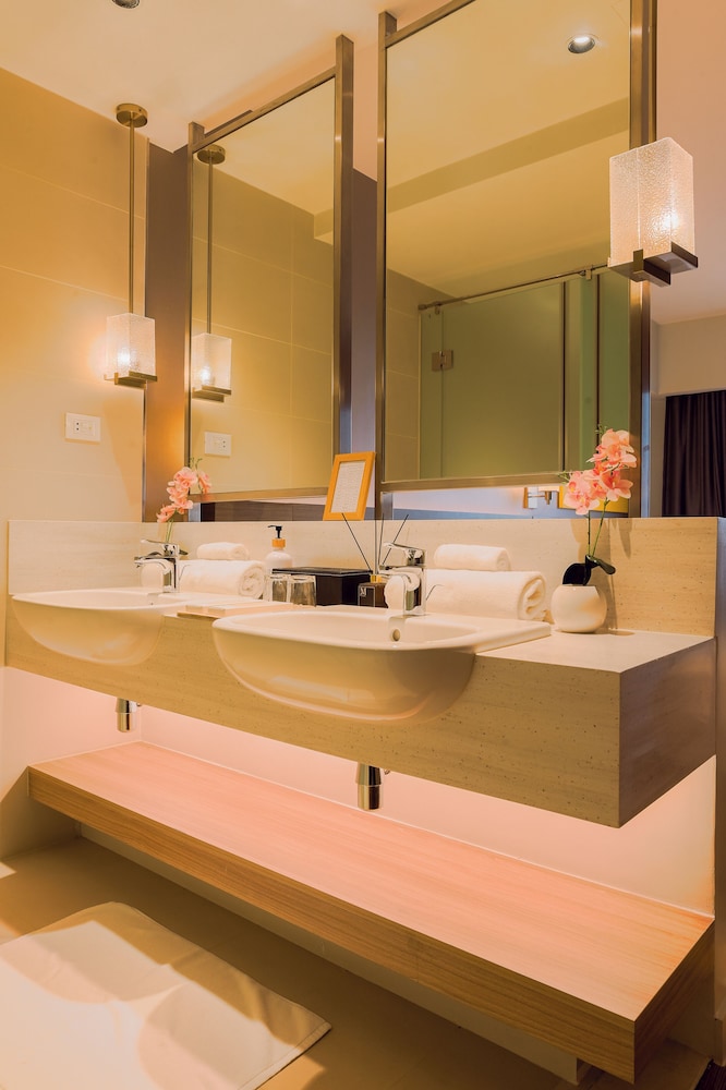 Hotel Residences at Acqua