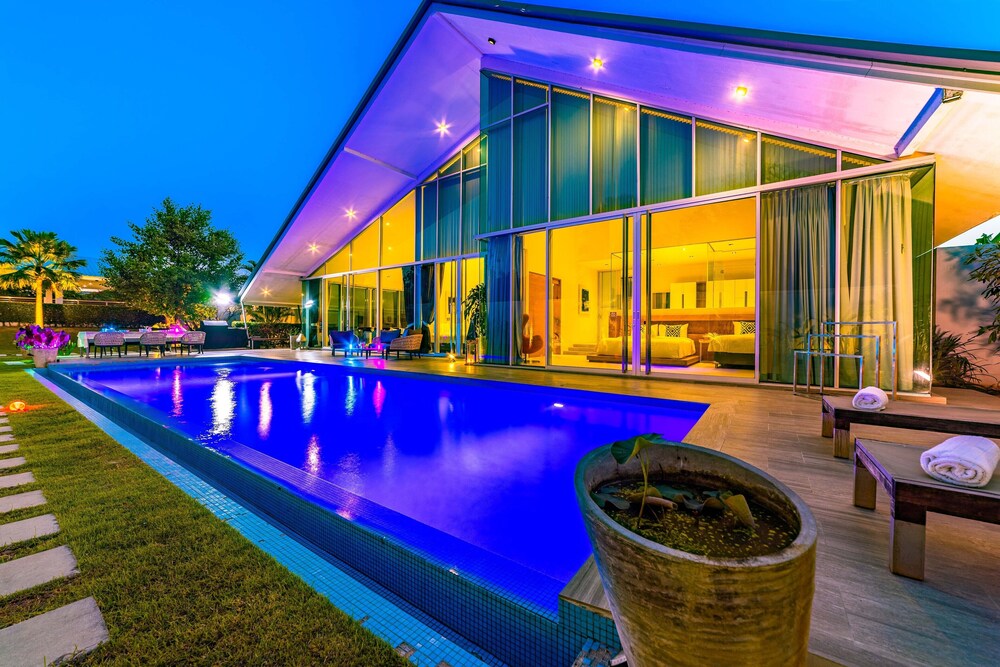 Large Private Pool Villa with 7 BR 7B