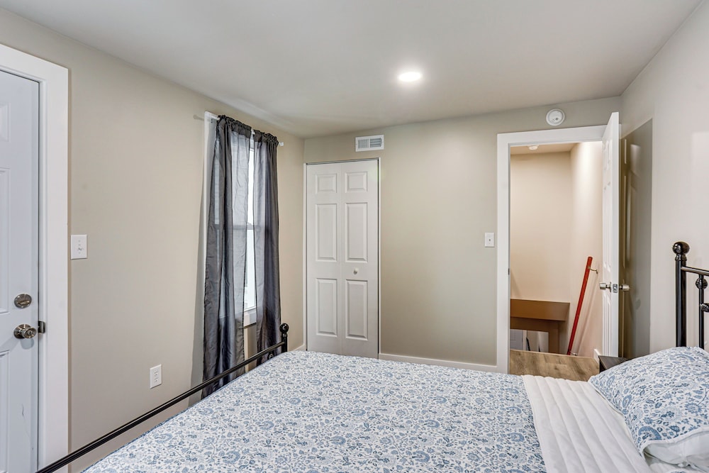 2 Mi to Dtwn Harrisburg! Convenient Duplex