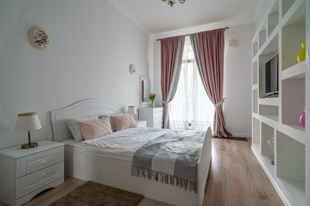 Letyourflat Apartments Smolny Park view 5