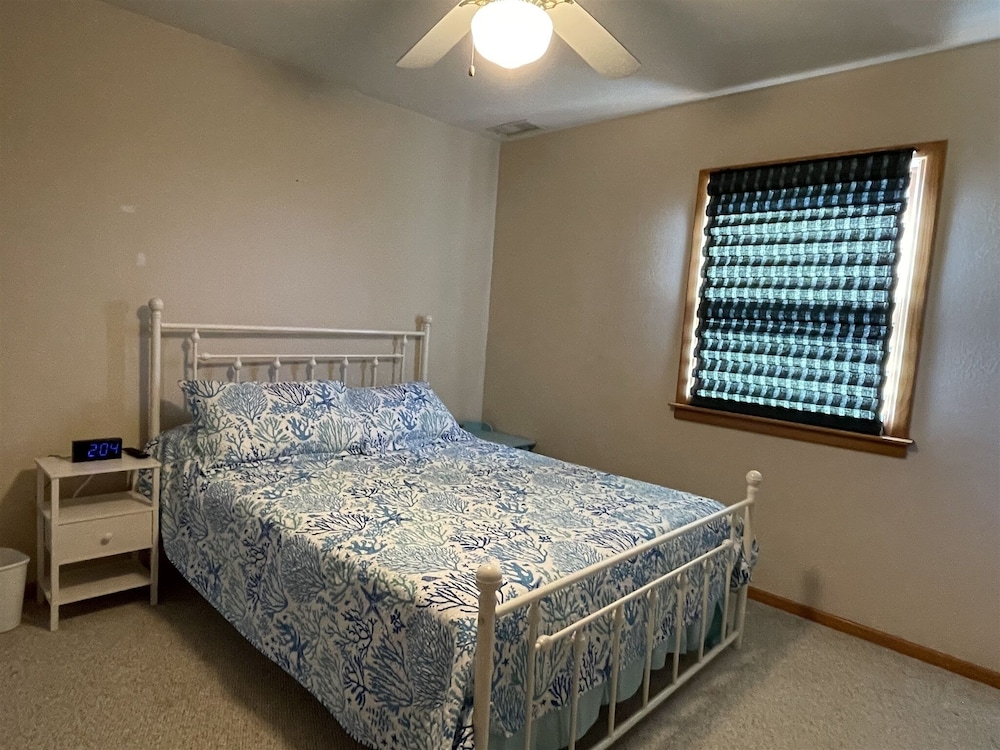 Island Dreaming Retreat 3 Bedroom Cottage view 4