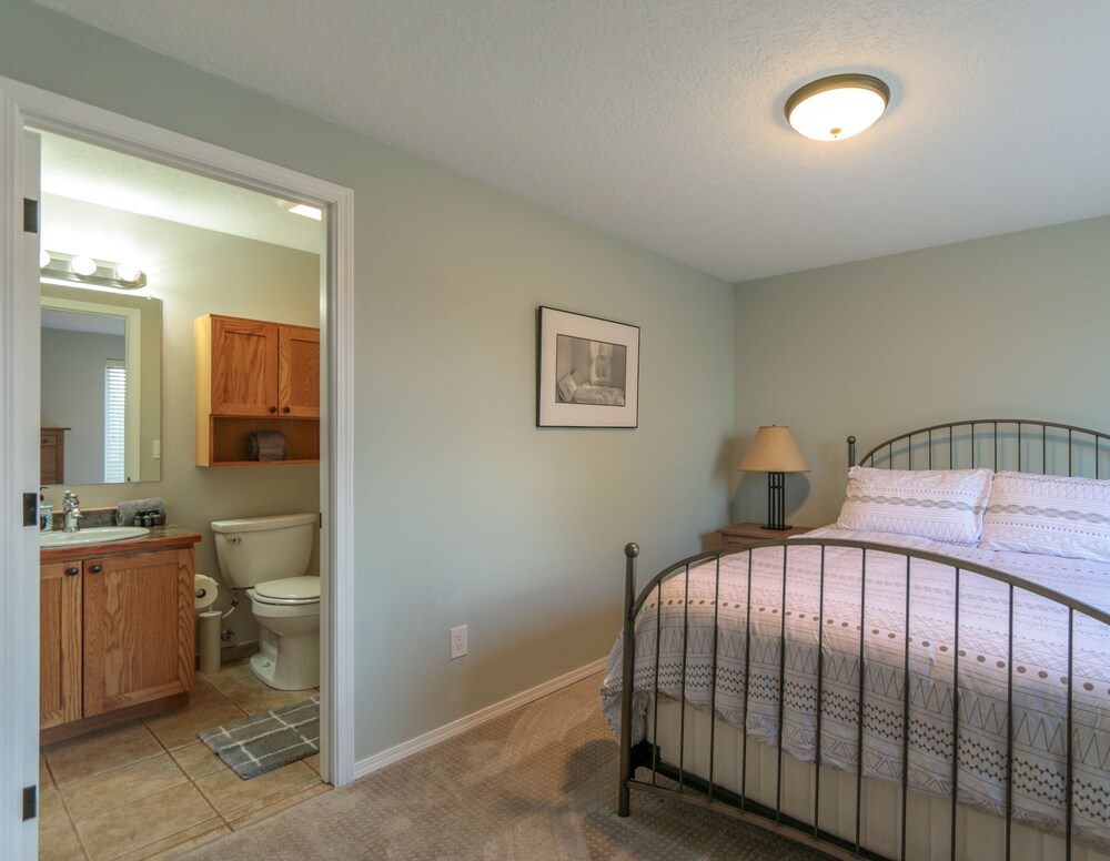 Quail On Sunset 4 Bedroom Home by RedAwning view 5