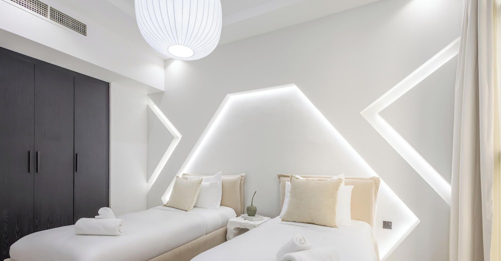 LUX The Sky Dubai Eye View Suite