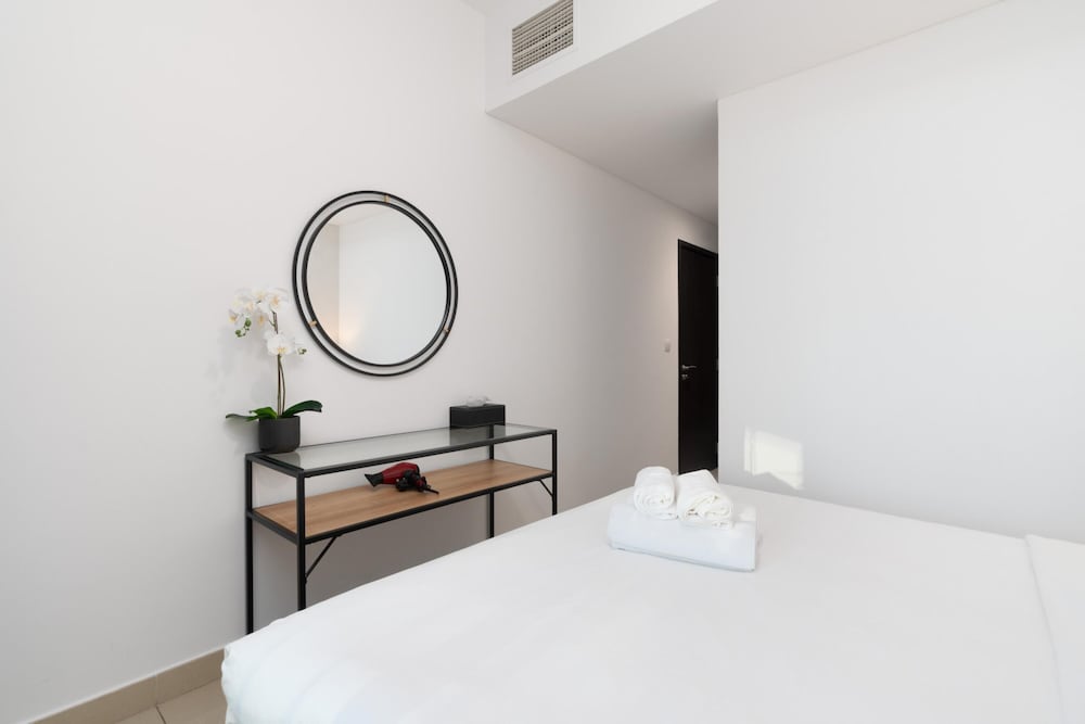 Luxury 2BR Downtown Apt With Burj Khalifa View