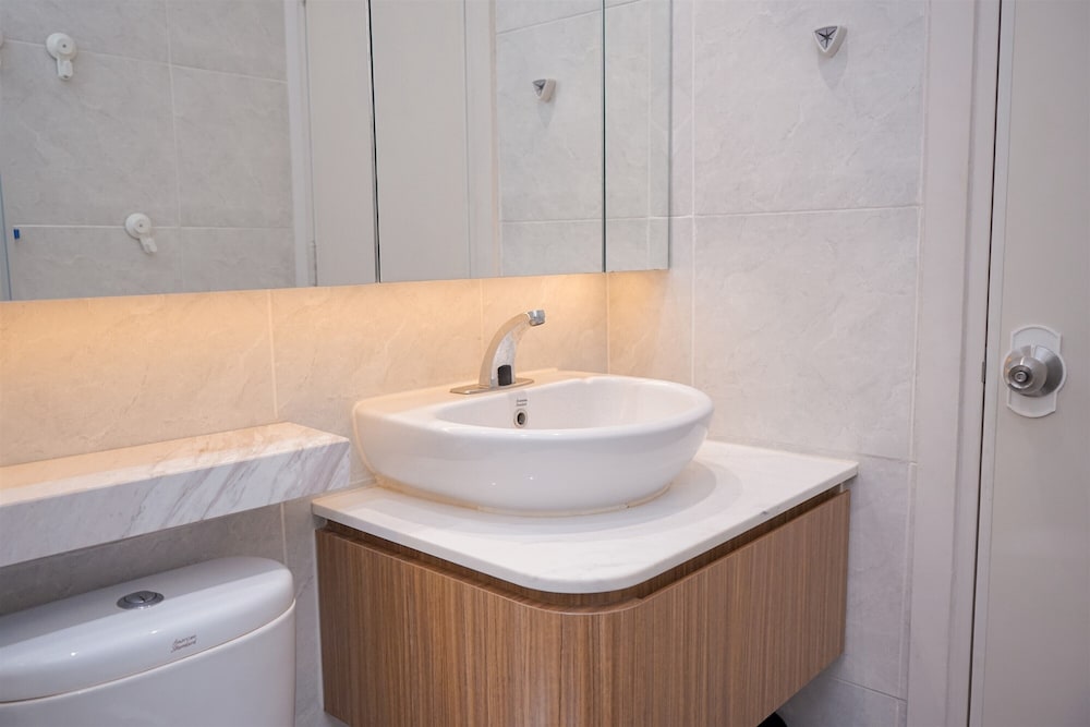 Nice and Cozy 2BR at Parkland Avenue Apartment