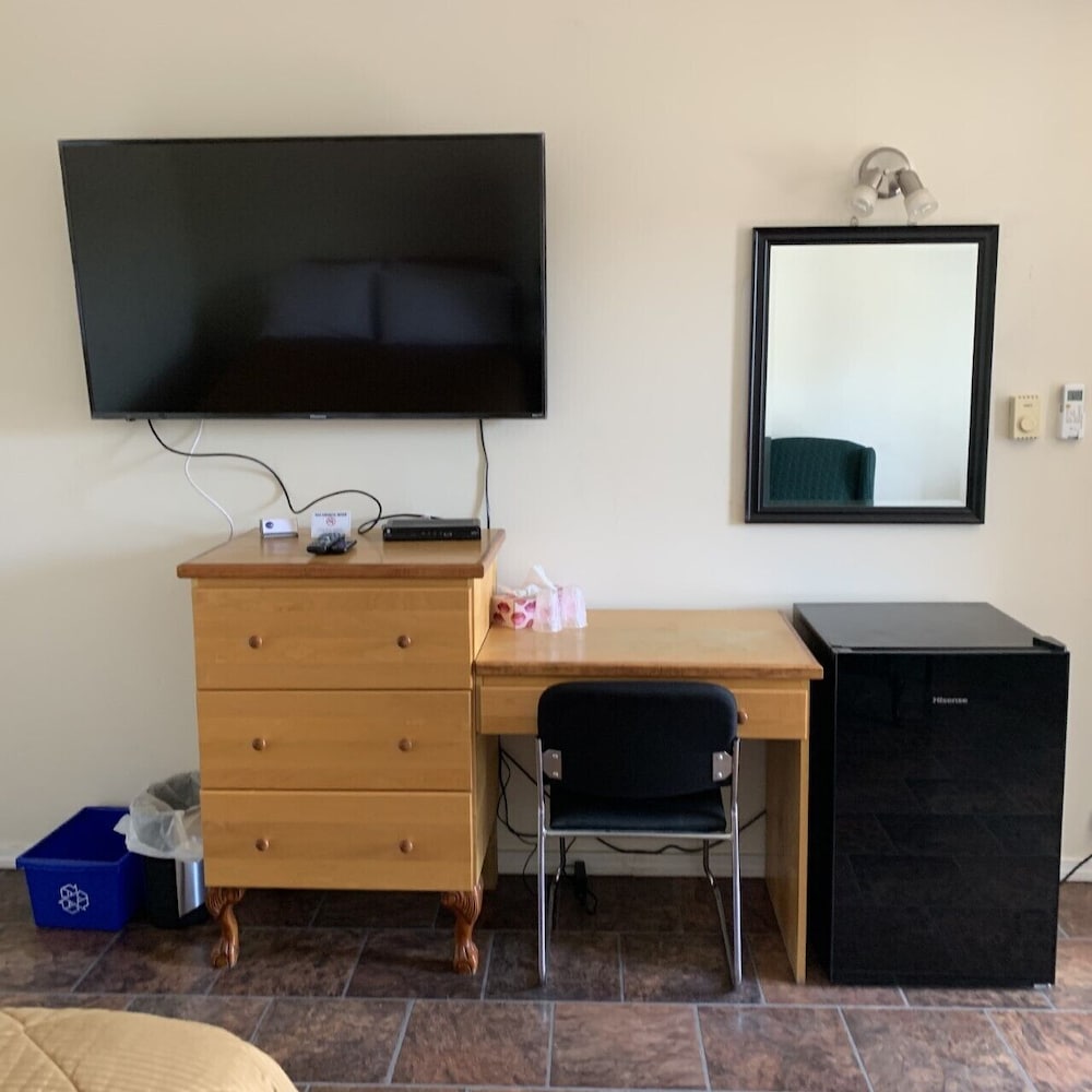 Fort Road Motel view 5