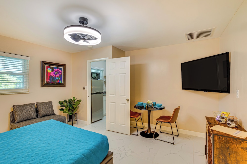 Peaceful Loxahatchee Apartment w/ Covered Porch