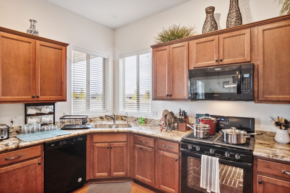 Cozy Granville Retreat W/ Modern Amenities 3 Bedroom Home