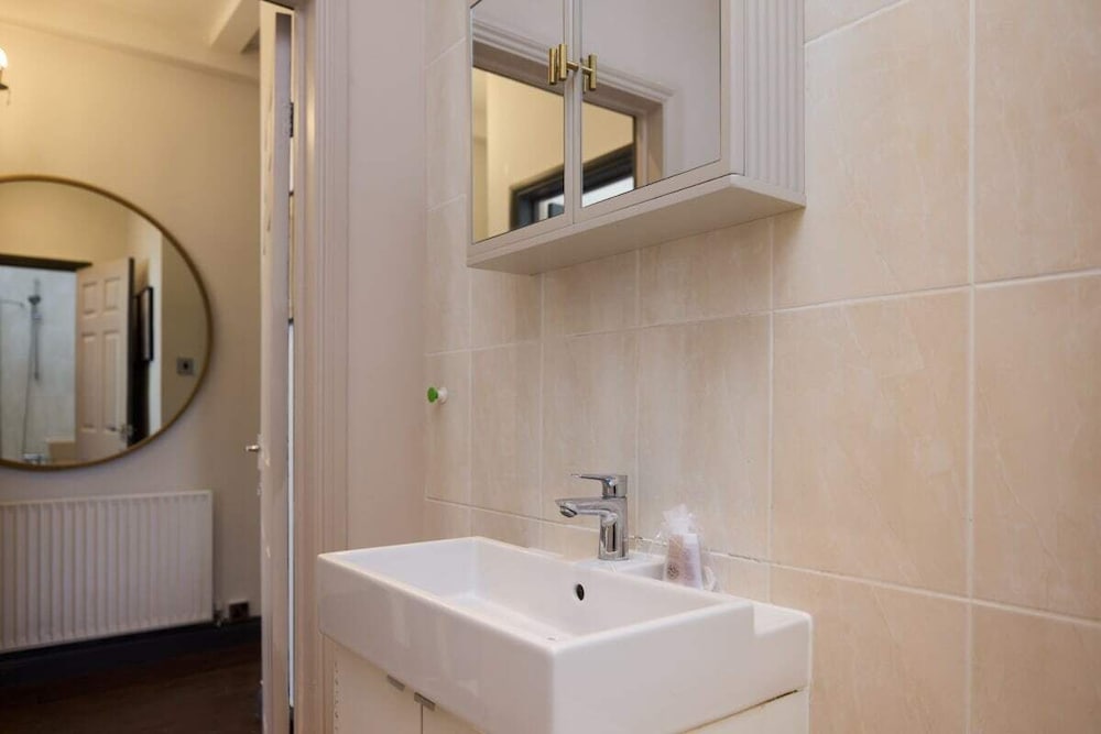 East Finchley Retreat 2BR Ground Floor Flat With Terraces