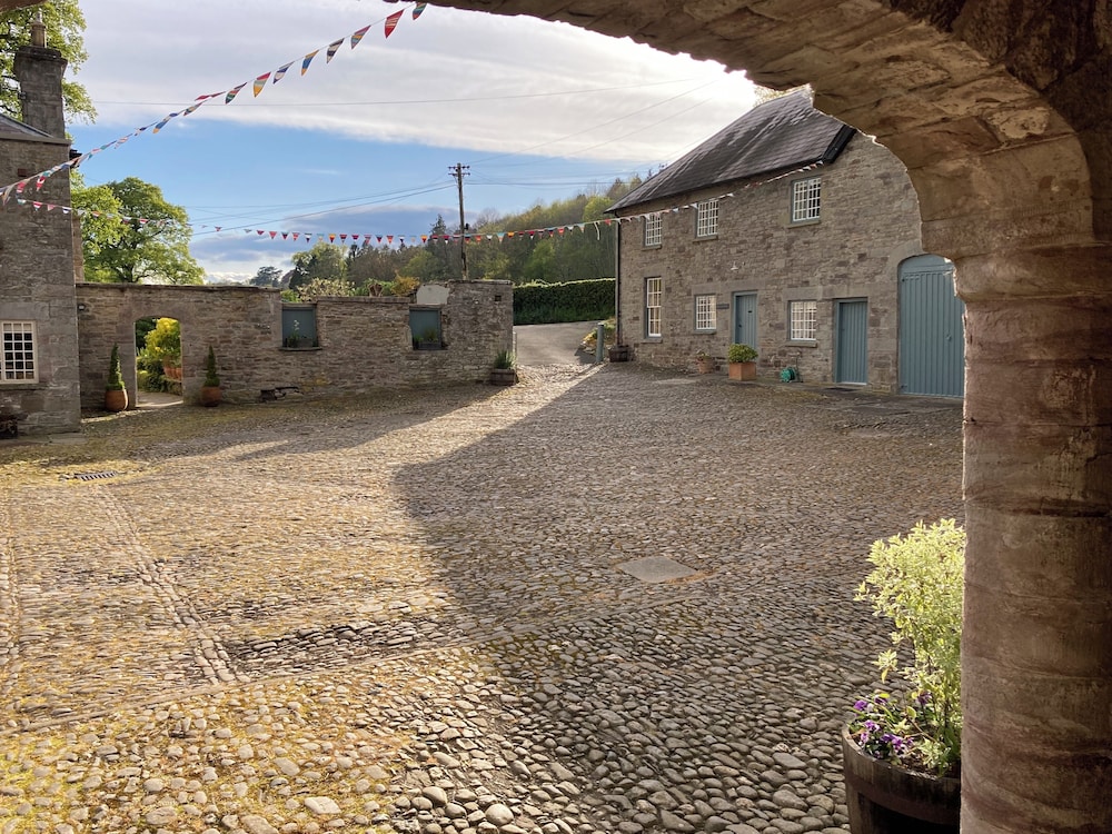 Glanhenwye Courtyard Cottages