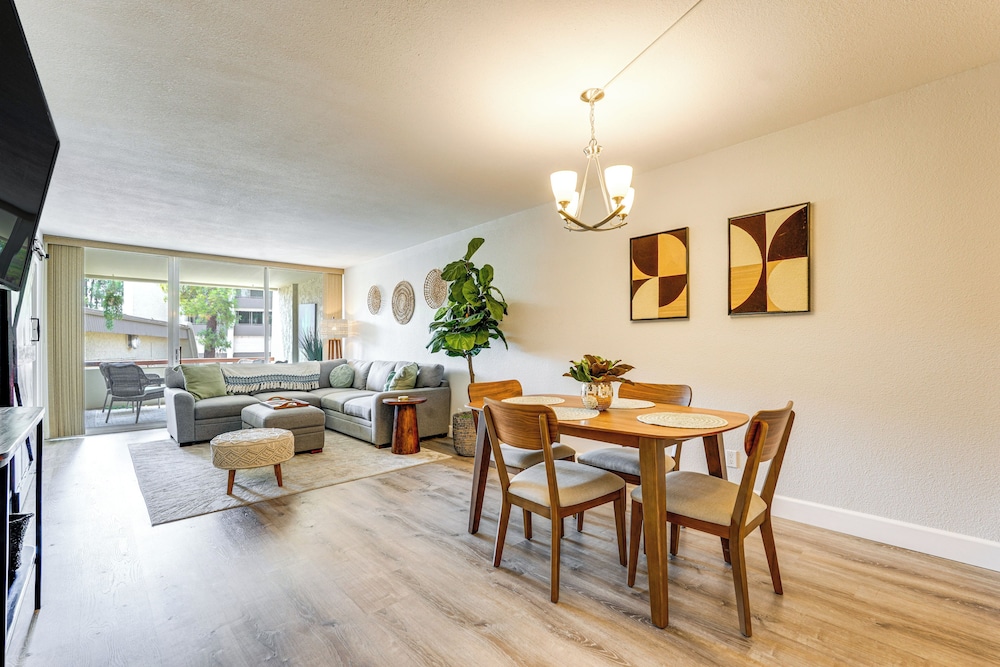 Walkable Old Town Scottsdale Condo: Pool & Hot Tub