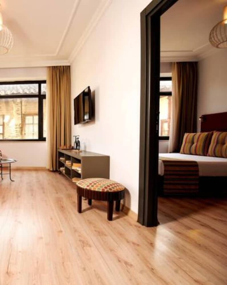 Bright Flat with Cute Balcony- PETUNYA