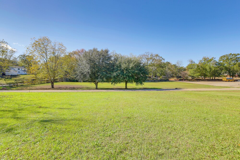 Walk to Downtown & Coffee Shop: Thomasville Escape