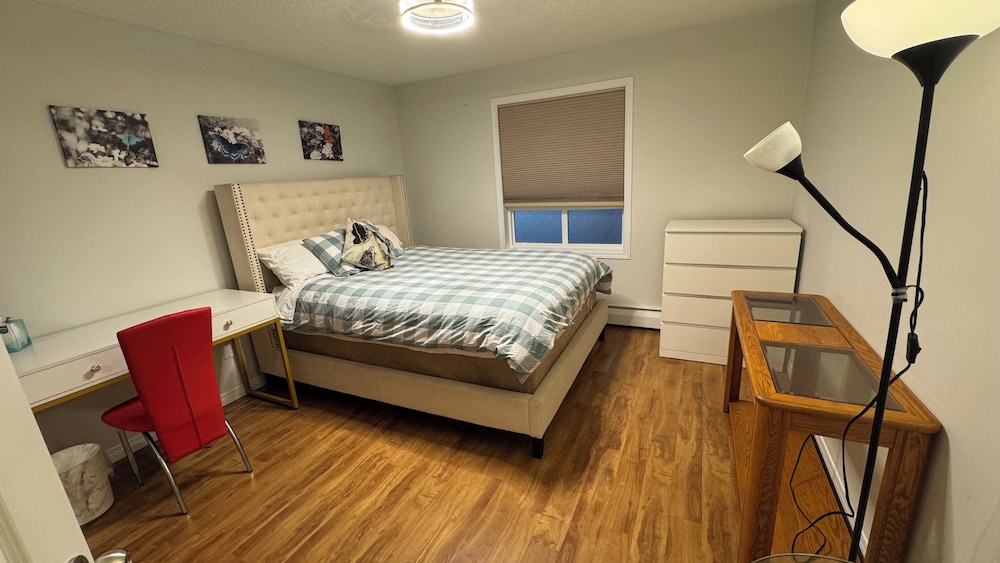 MainFloorCondo CozyFurnished Independent