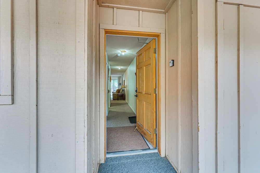 Easy Red River Ski Access! Outdoor Adventure Condo