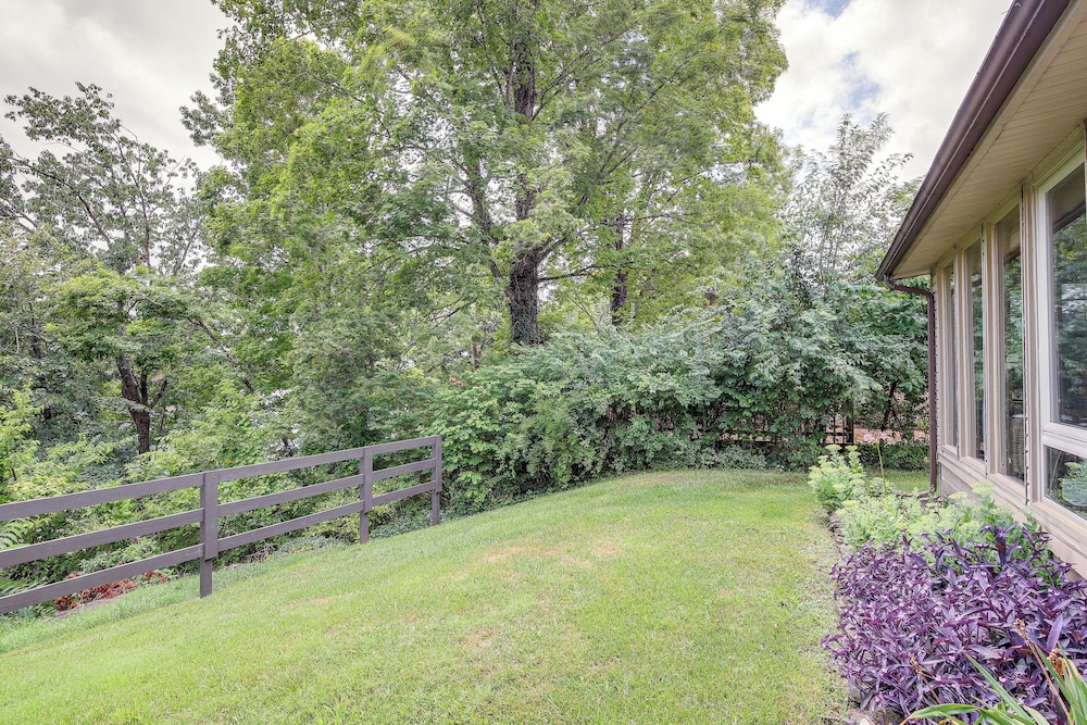 Peaceful Bronston Getaway w/ Fire Pit & Lake Views view 4