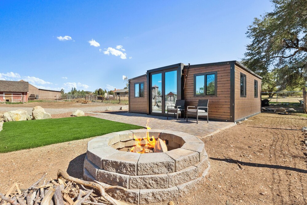 Zebra Ranch 2-br Tiny Home Mtn View Trails Brbq