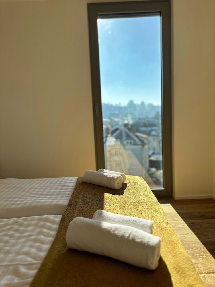 Garden Residence - Premium Castle View Apartment