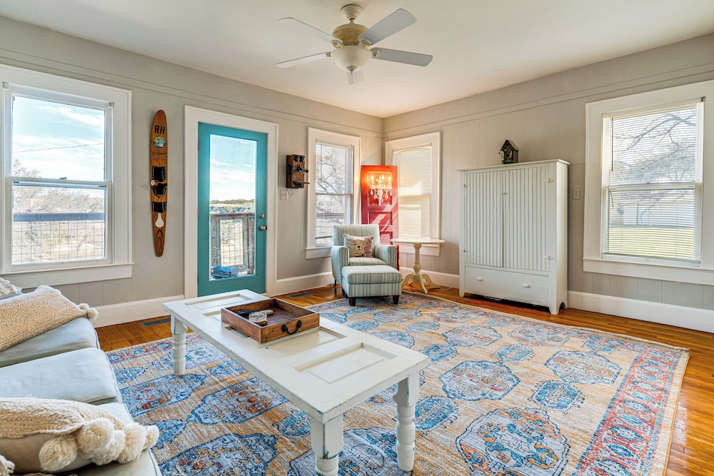 Hill Country Retreat w/ Lake View, Deck & Balcony
