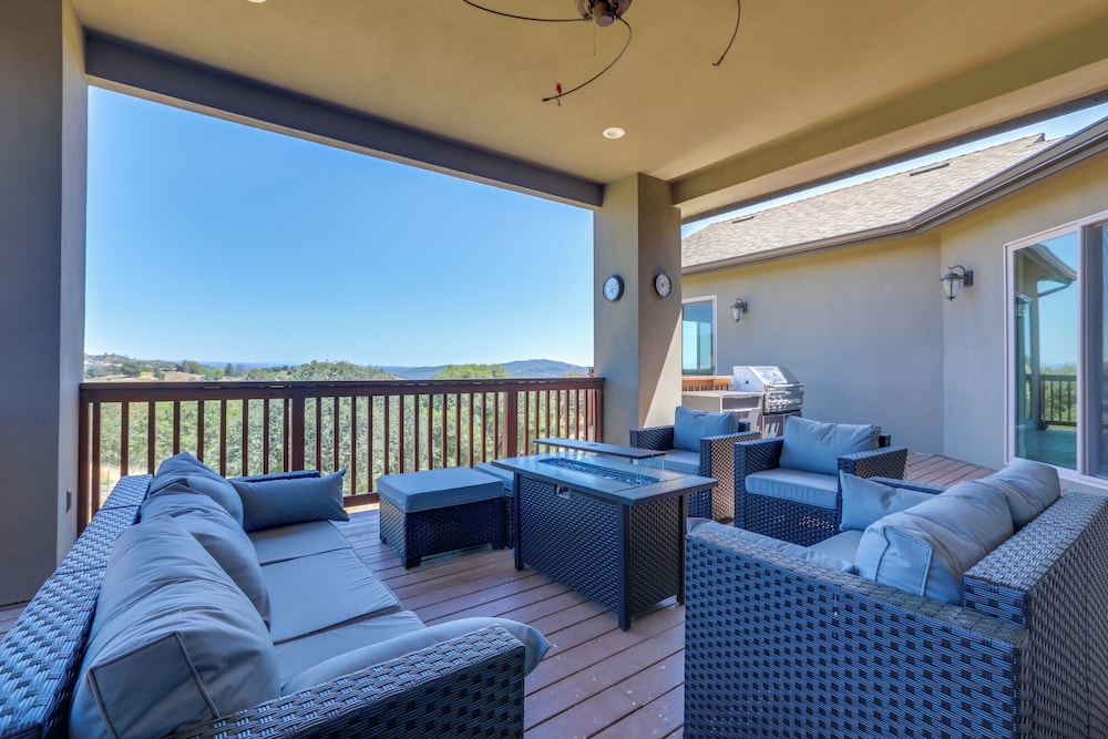 On-site Vineyard: Gem on 10 Acres in Pilot Hill!