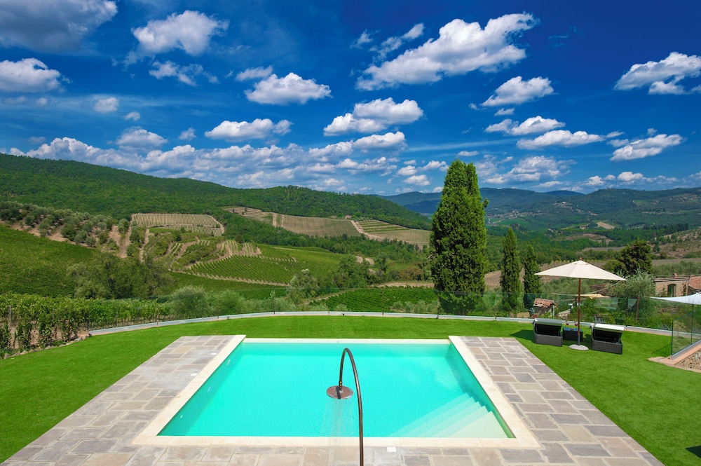 Villa Chianti With Panoramic Pool On The Vineyard