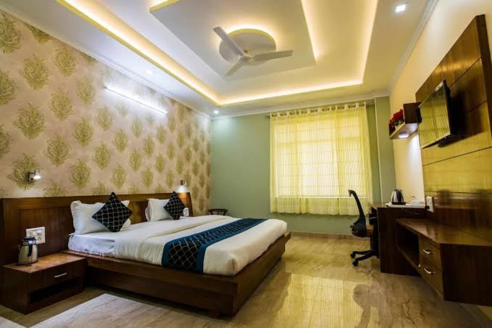 Hotel Shree Palace & Restaurant