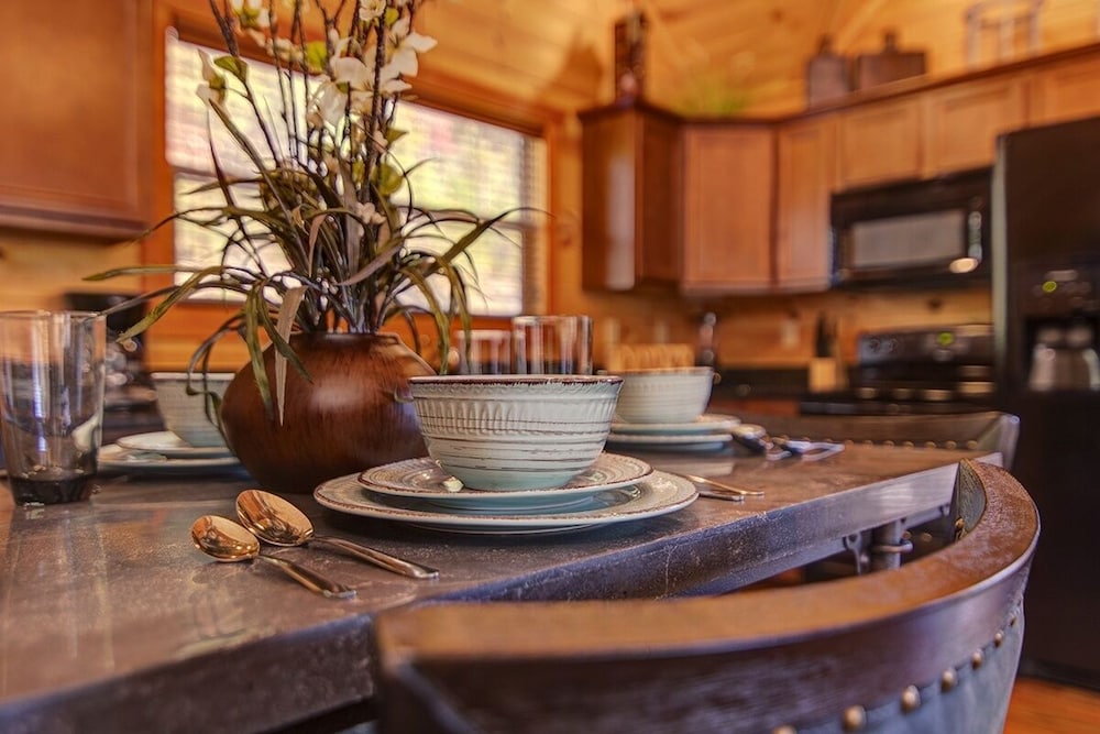 Mountain Romance - 1 Bedrooms, 1 Baths, Sleeps 4 Home by RedAwning