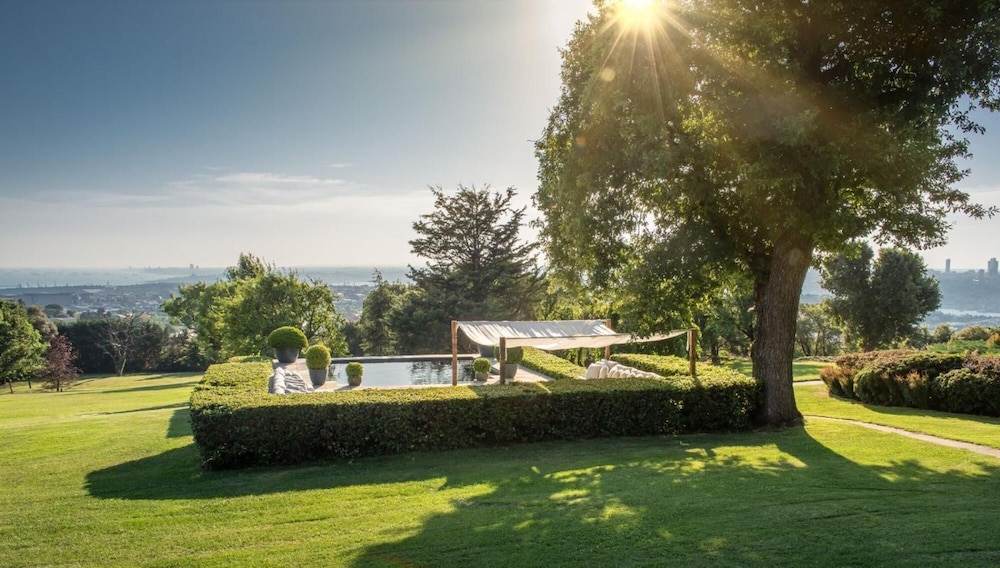 Enchanting 22 000m2 Property and Elegant 5 Bedroom Manor