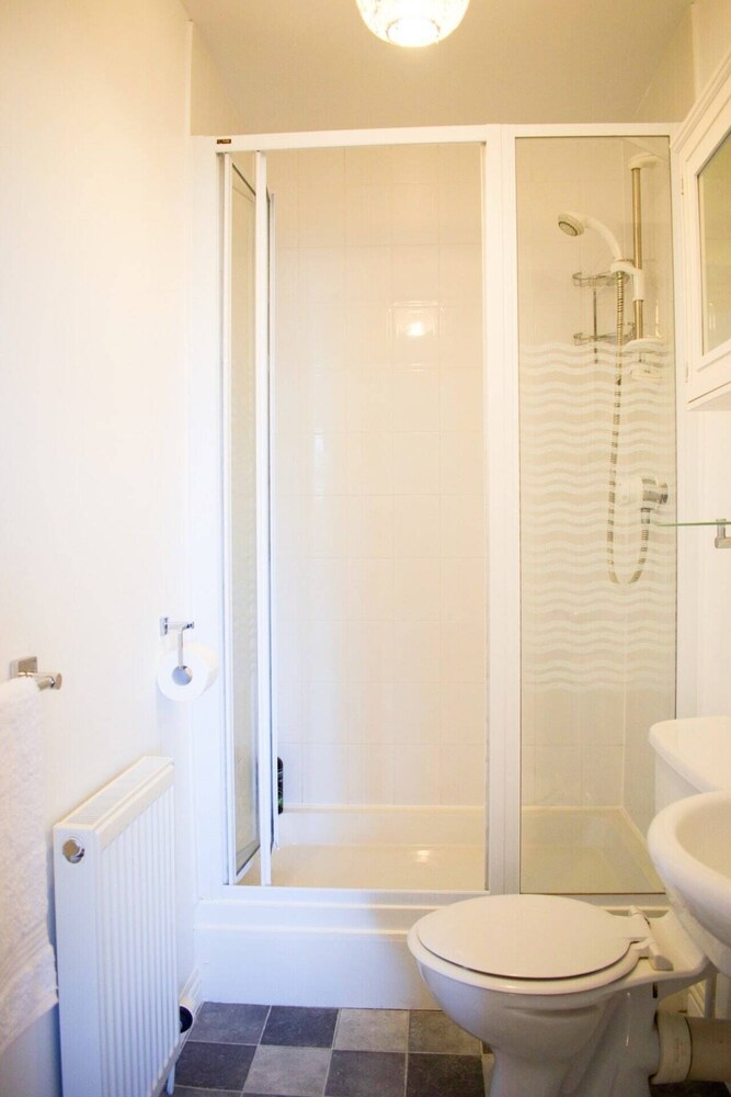 Peaceful 2 Bedroom Home with Parking