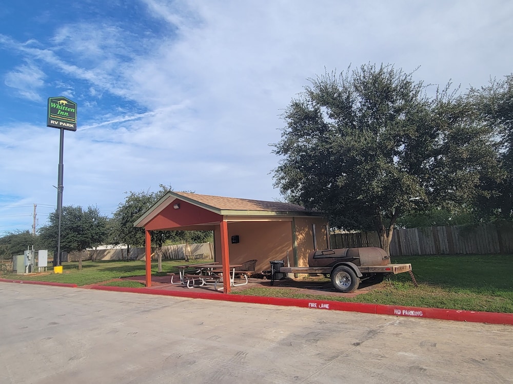 Cotulla Whitten Inn