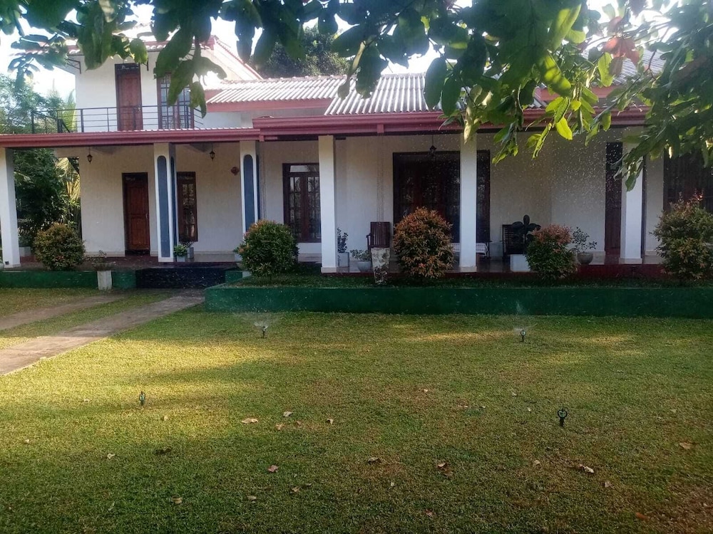 Kumbuk Sewana Villa