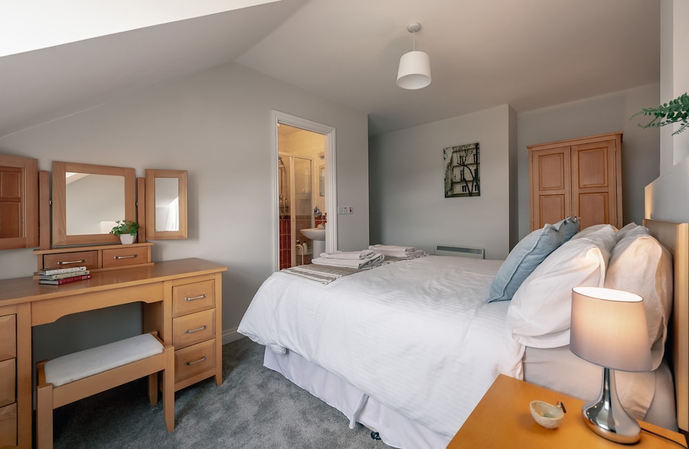 2 Bedroom Home in Kenmare With sea Views to Sleep 4