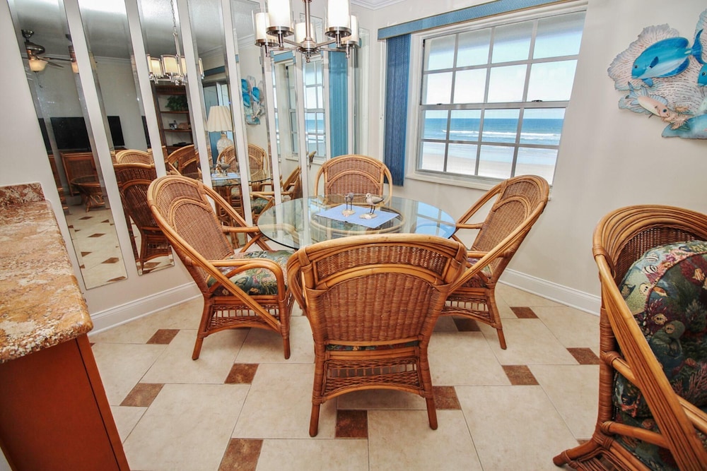 Colony Beach Club 225