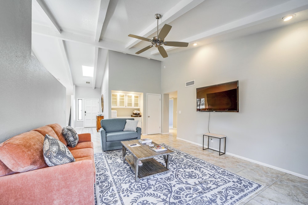 4 Mi to Uptown Sedona: Desert Home w/ Mtn Views!