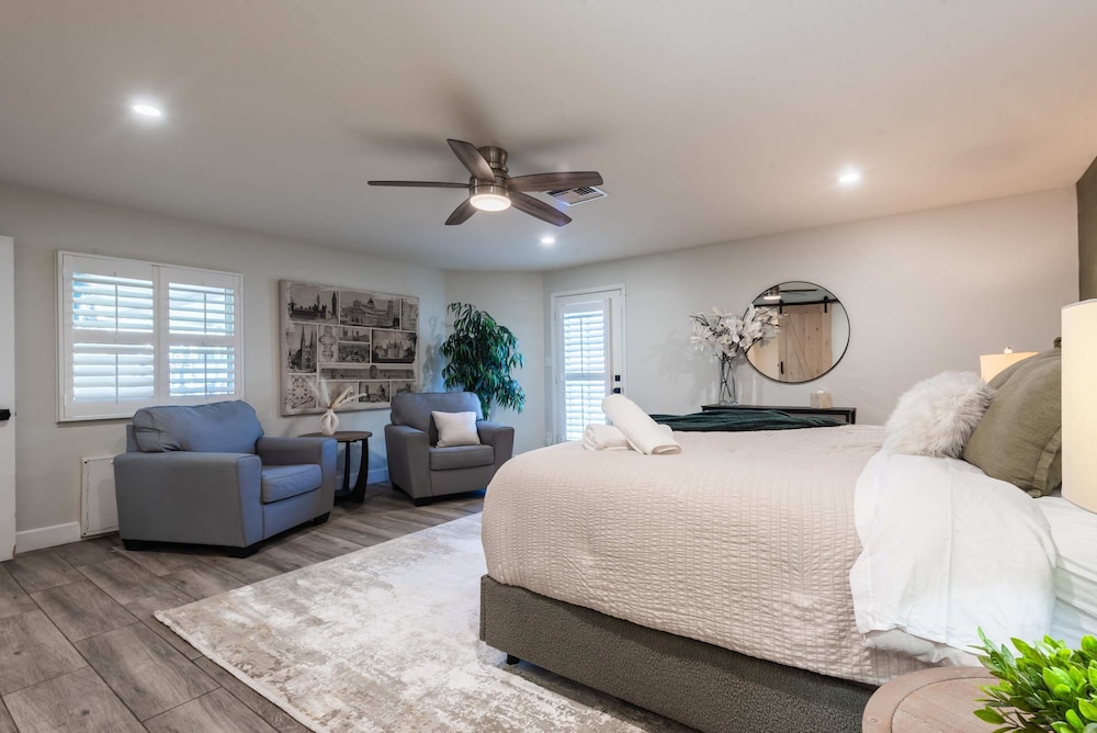 Phoenix 4 BDR Home With Outdoor Entertainment