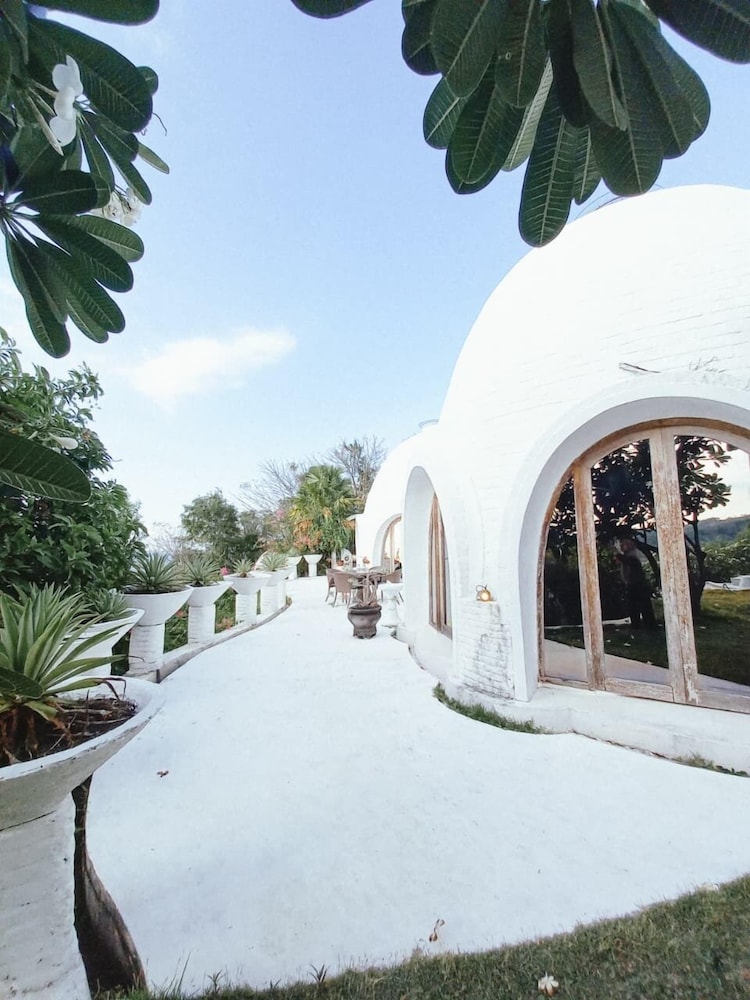 Mentigibay Dome Villa Lombok