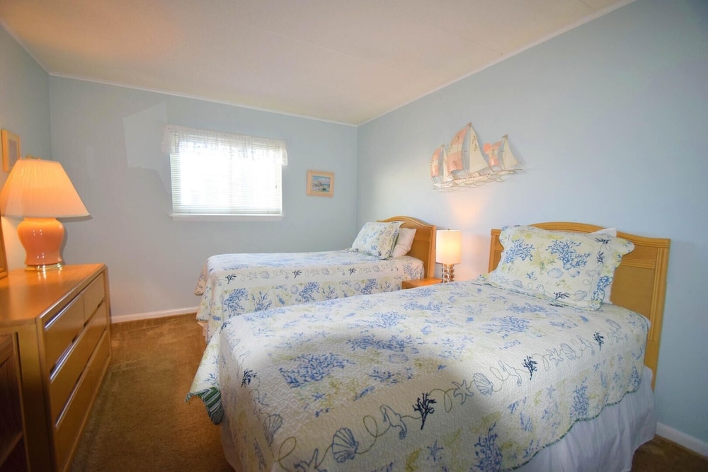 Thunder Island 16a 2 Bedroom Condo by RedAwning view 3